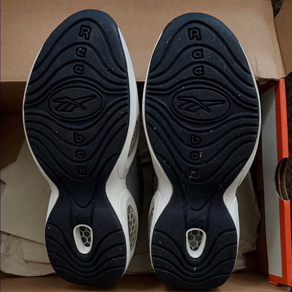 Reebok Questions mid - Picture 2 of 3